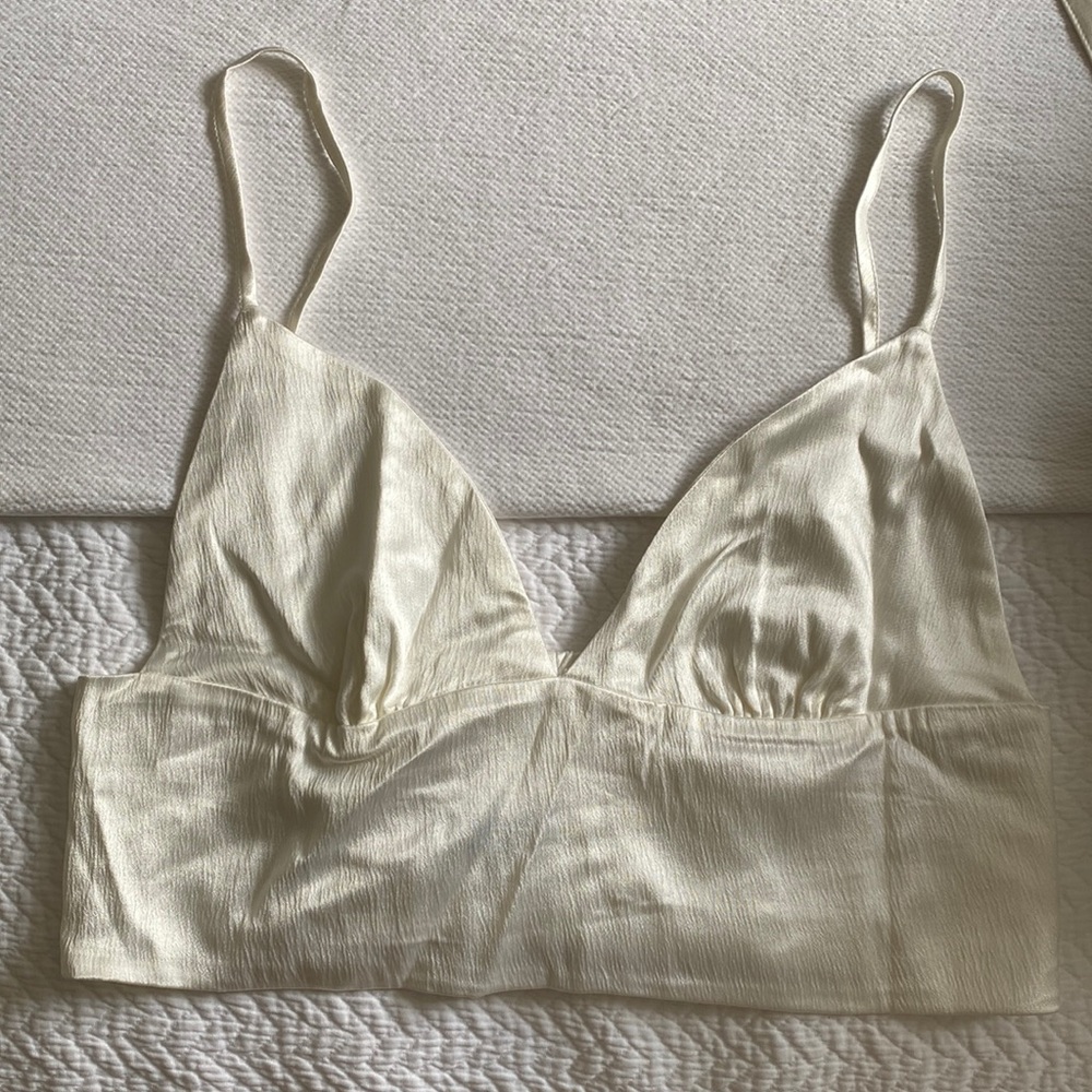Zara size medium. Never worn crop bra top